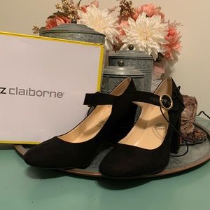 NWT Liz Claiborne faux suede pumps